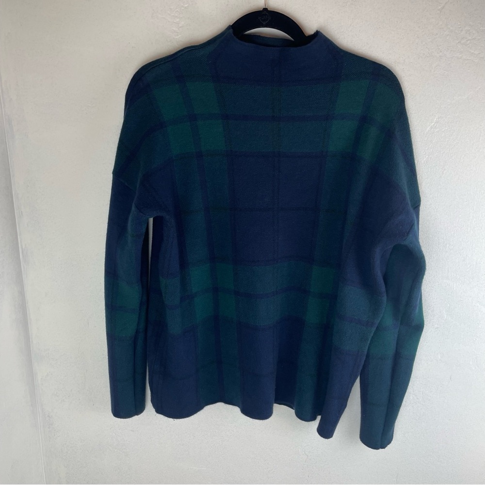 Tahari plaid sweater